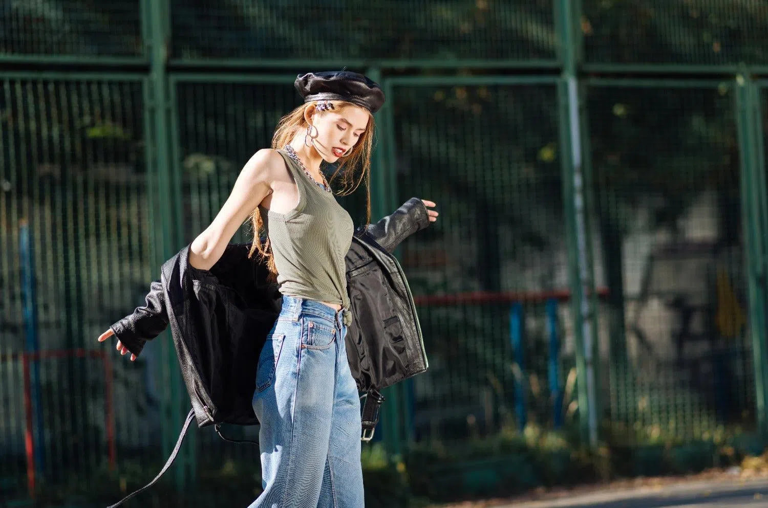 Unlocking the 90s Revival: How to Wear Women's Baggy Jeans