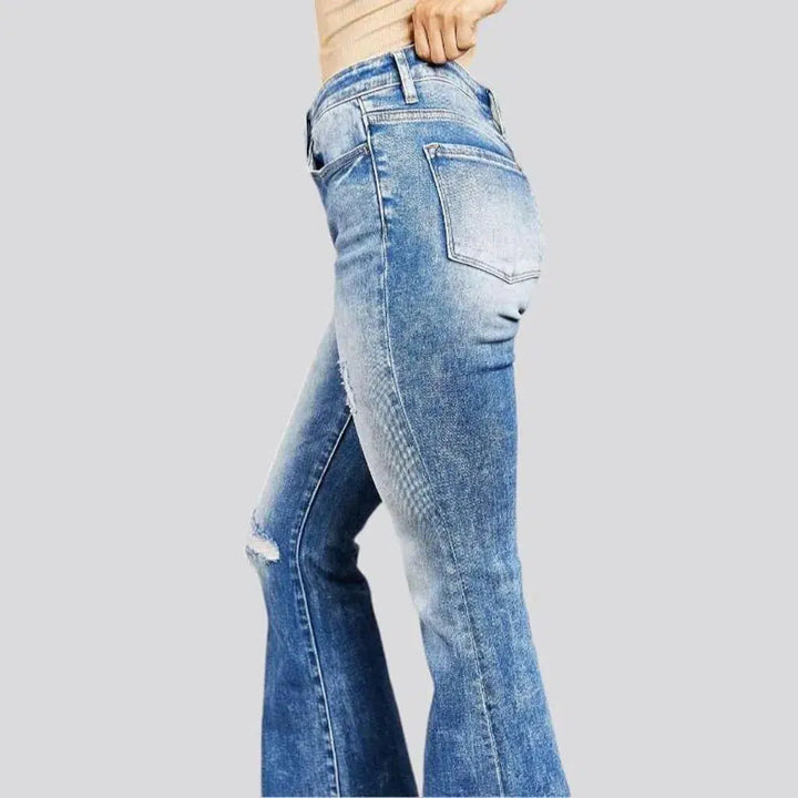 Raw-hem medium-wash jeans
 for ladies