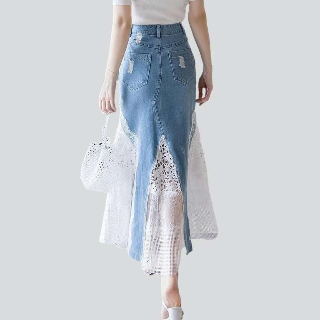 Long skirt decorated with lace