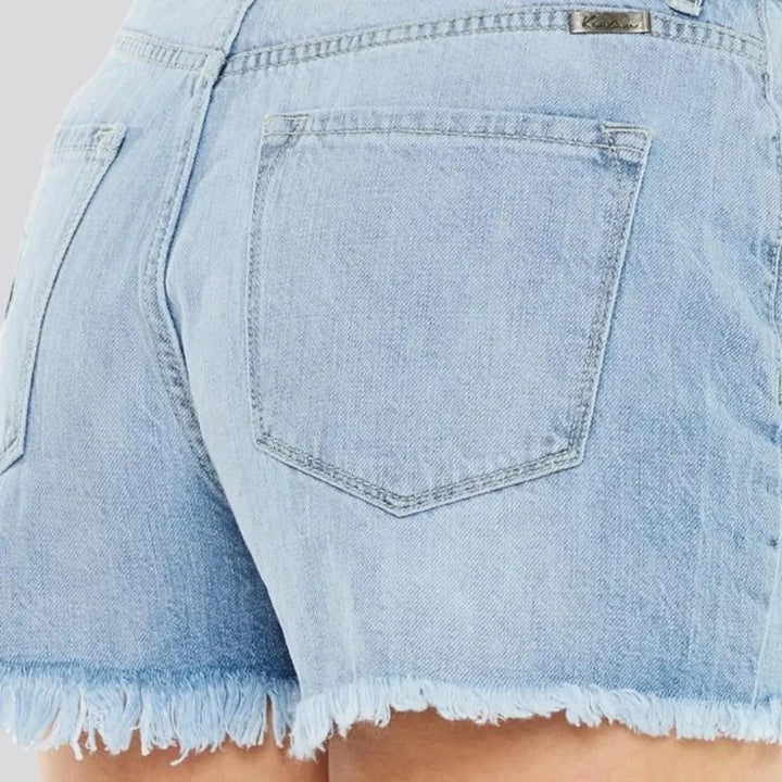 Light-wash grunge denim shorts for ladies