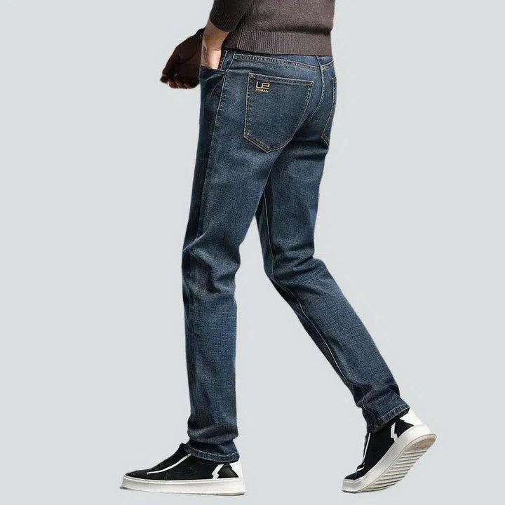 Narrowing men's dark jeans
