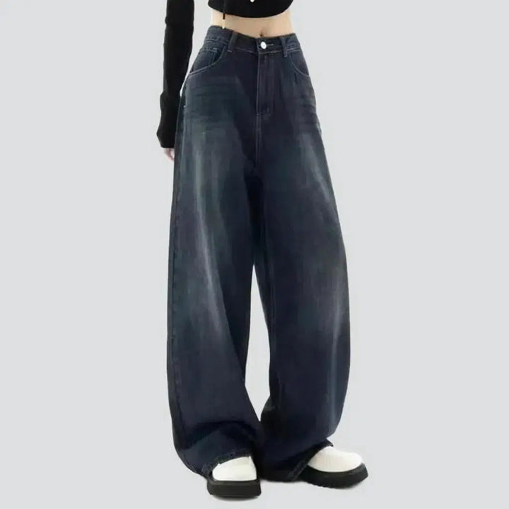 Floor-length mid-waist jeans