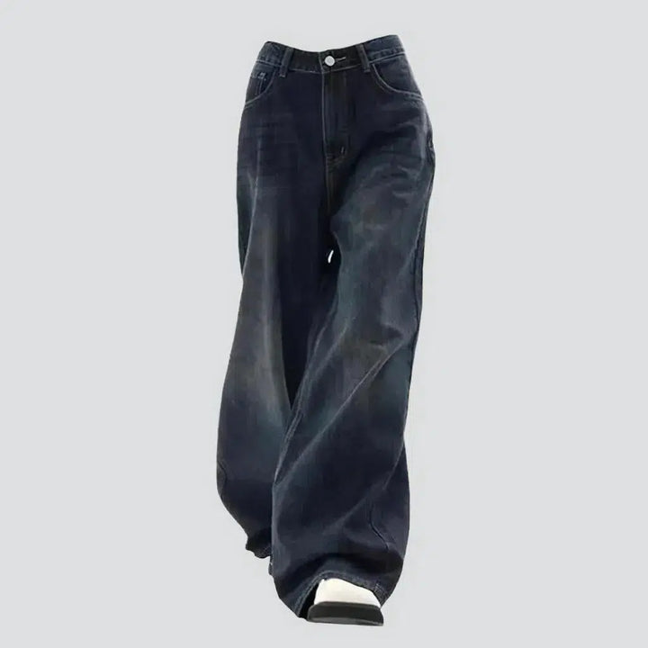 Floor-length mid-waist jeans