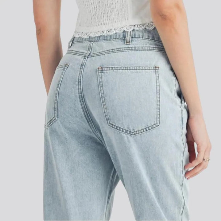 Ankle-length women's 90s jeans