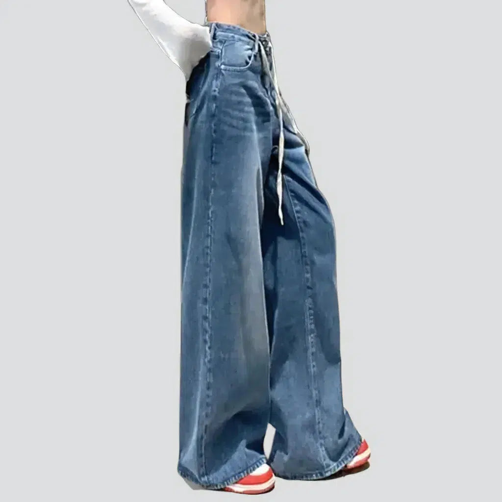 Baggy women's low-waist jeans