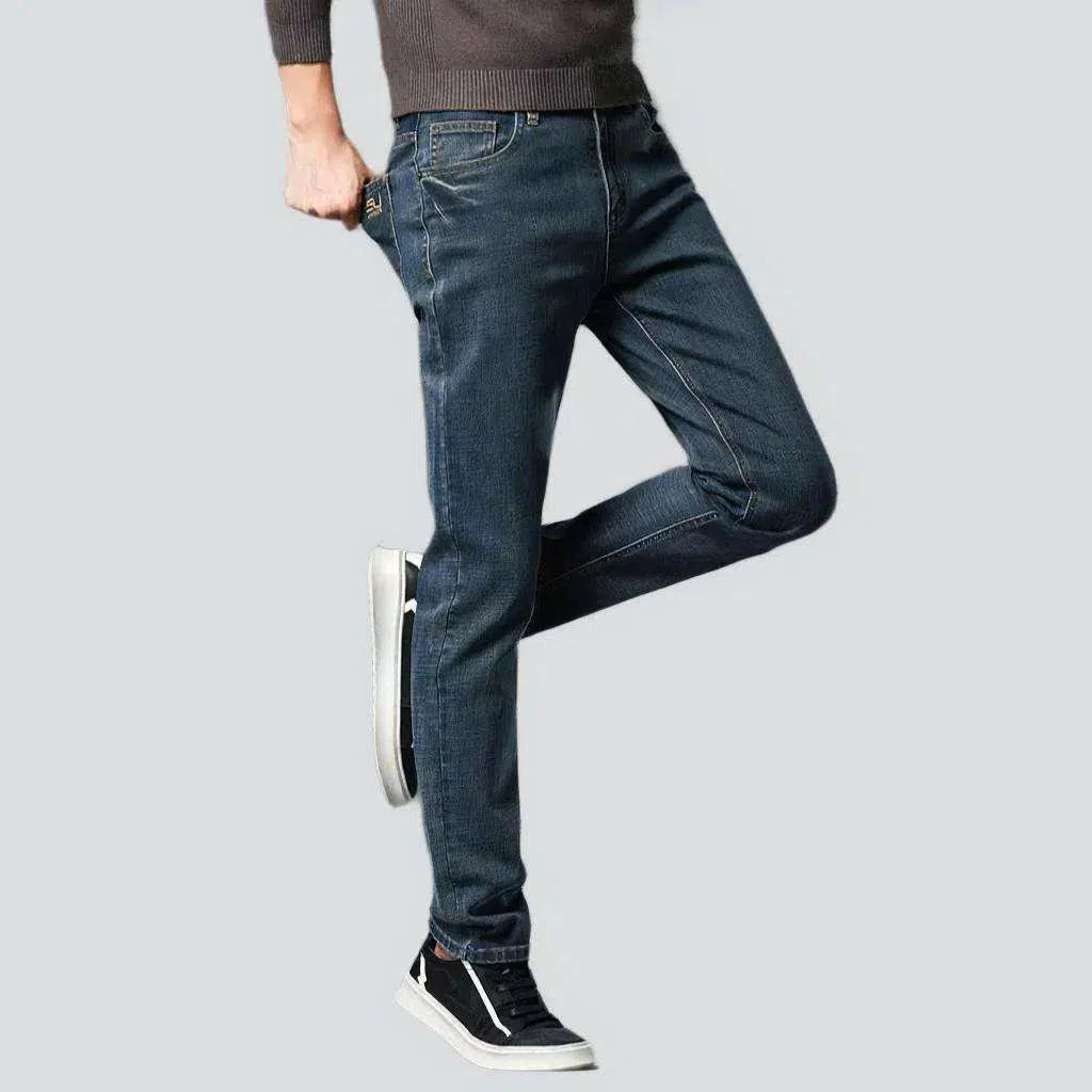 Narrowing men's dark jeans