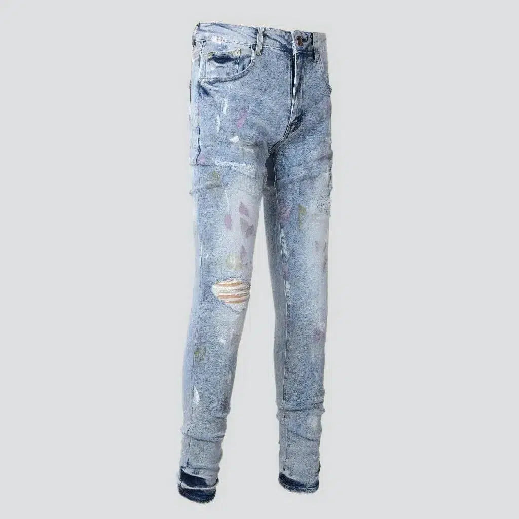 Light-wash men's y2k jeans