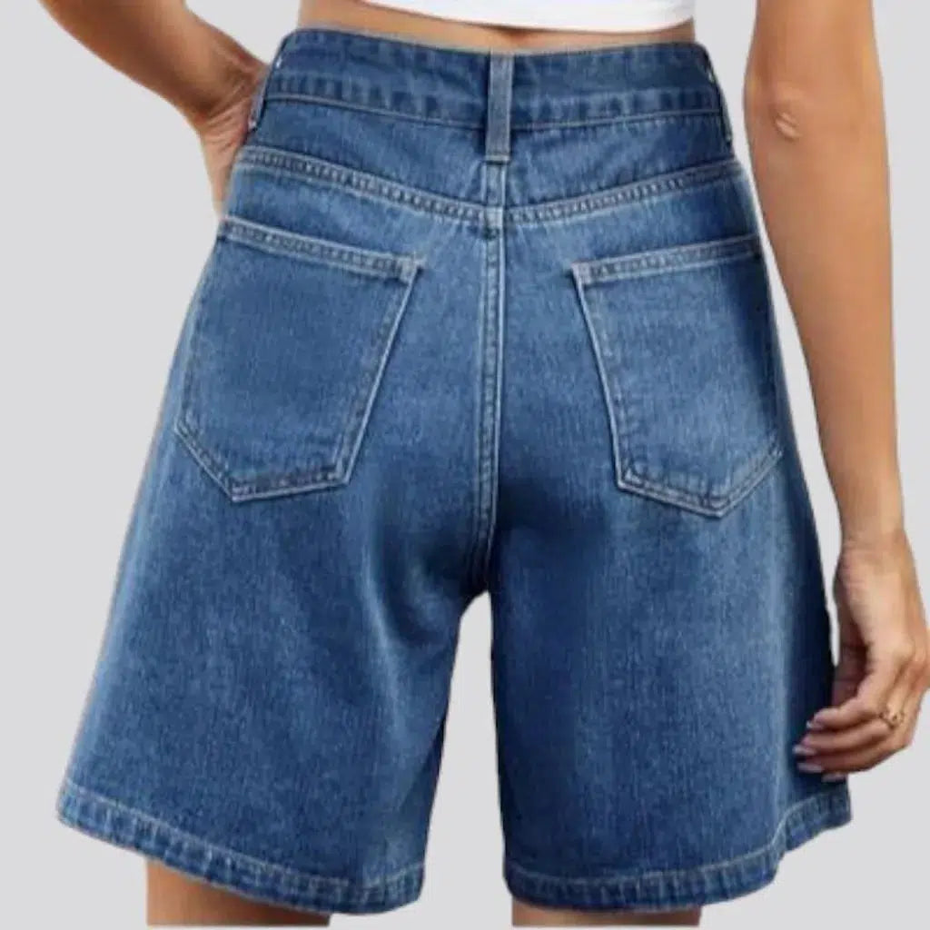 Stonewashed women's jean shorts
