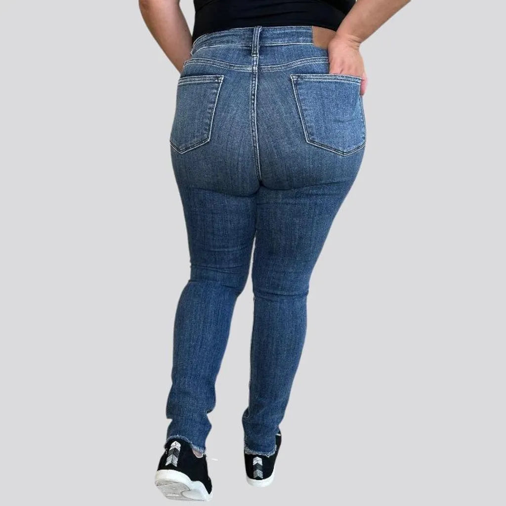 Grunge dark-wash jeans
 for ladies