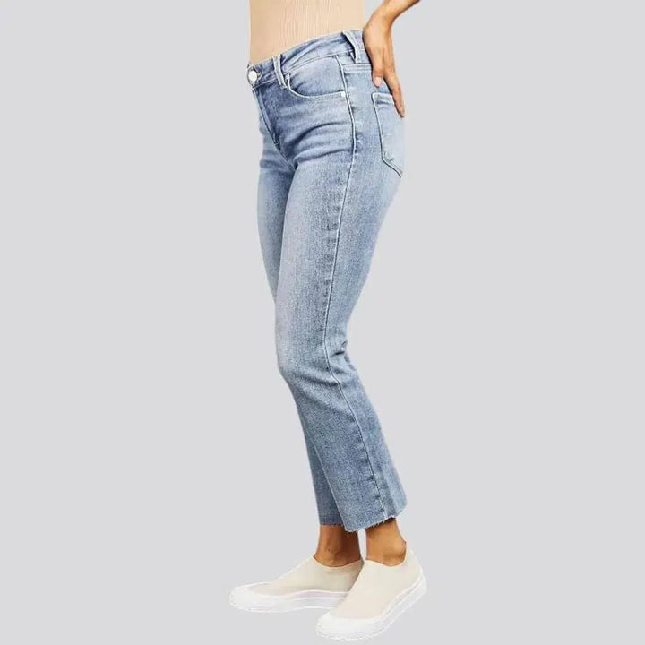 Light-wash women's slim jeans