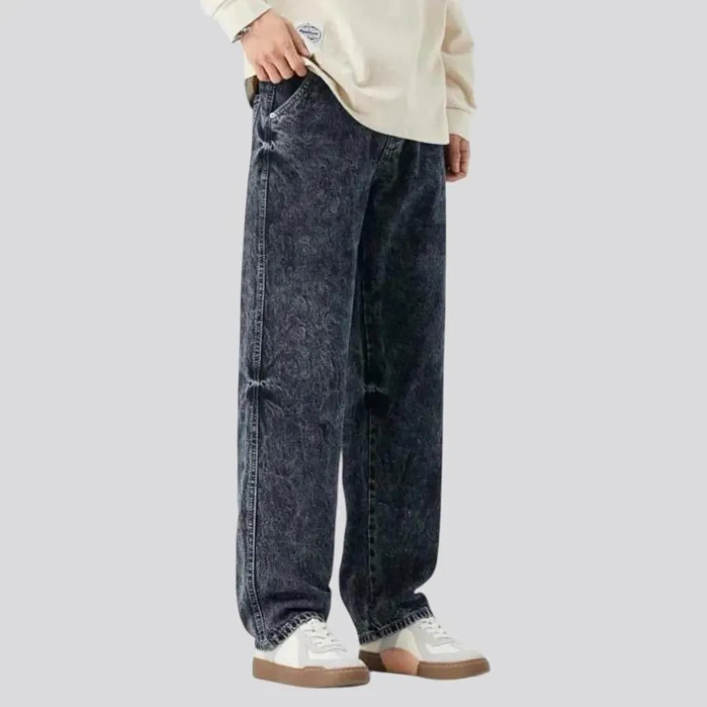 Fashionable mid-rise baggy men's jeans