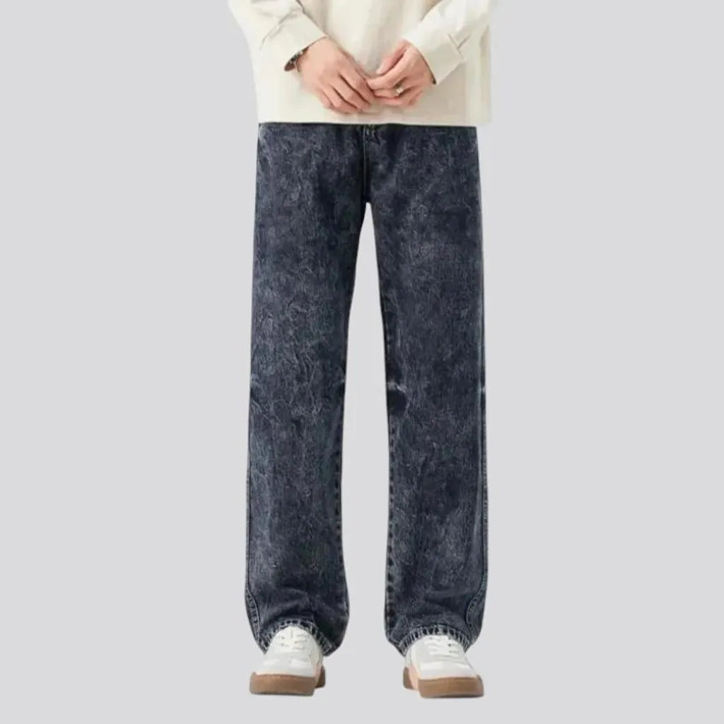 Fashionable mid-rise baggy men's jeans