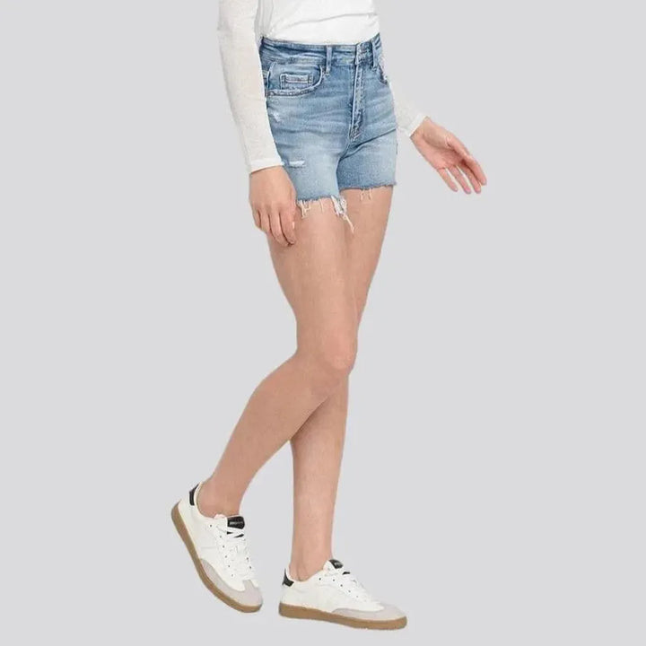 Frayed-hem light-wash denim shorts
 for ladies