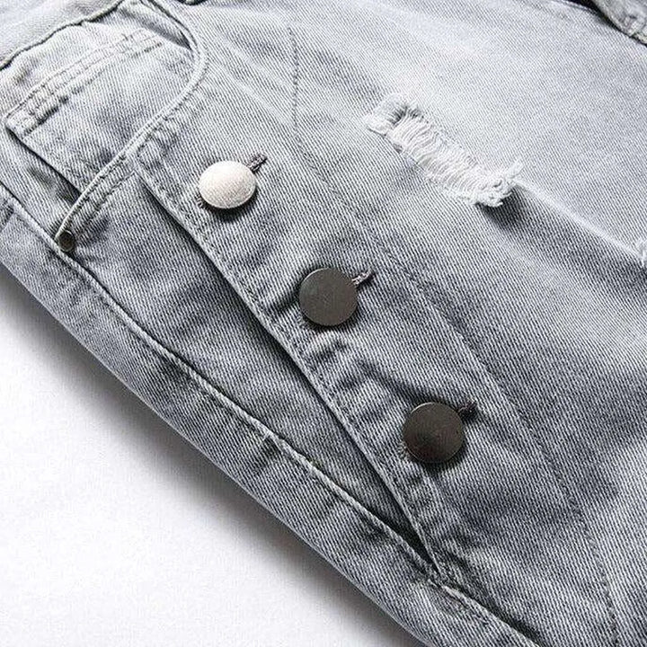 Grey jeans with buttoned pockets