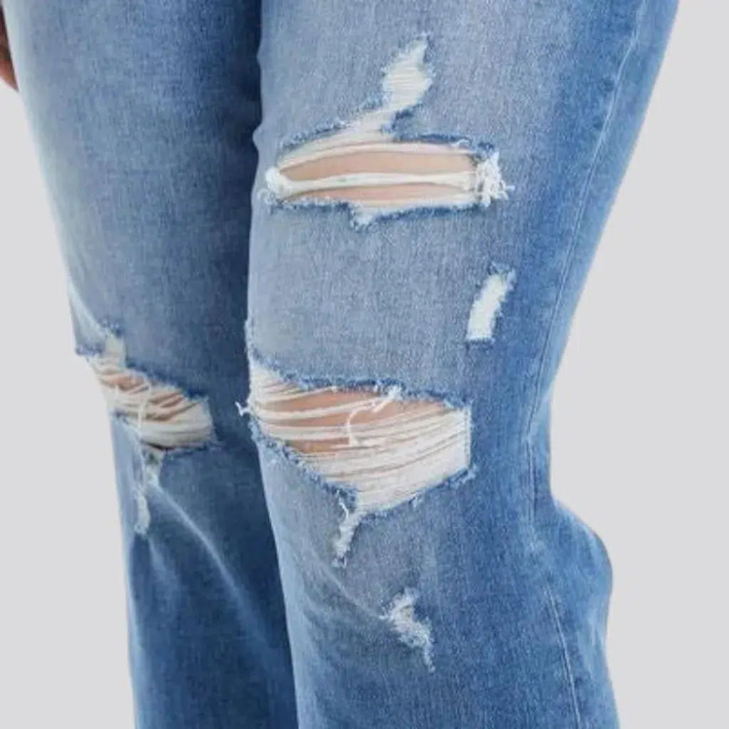 Distressed women's cigarette jeans