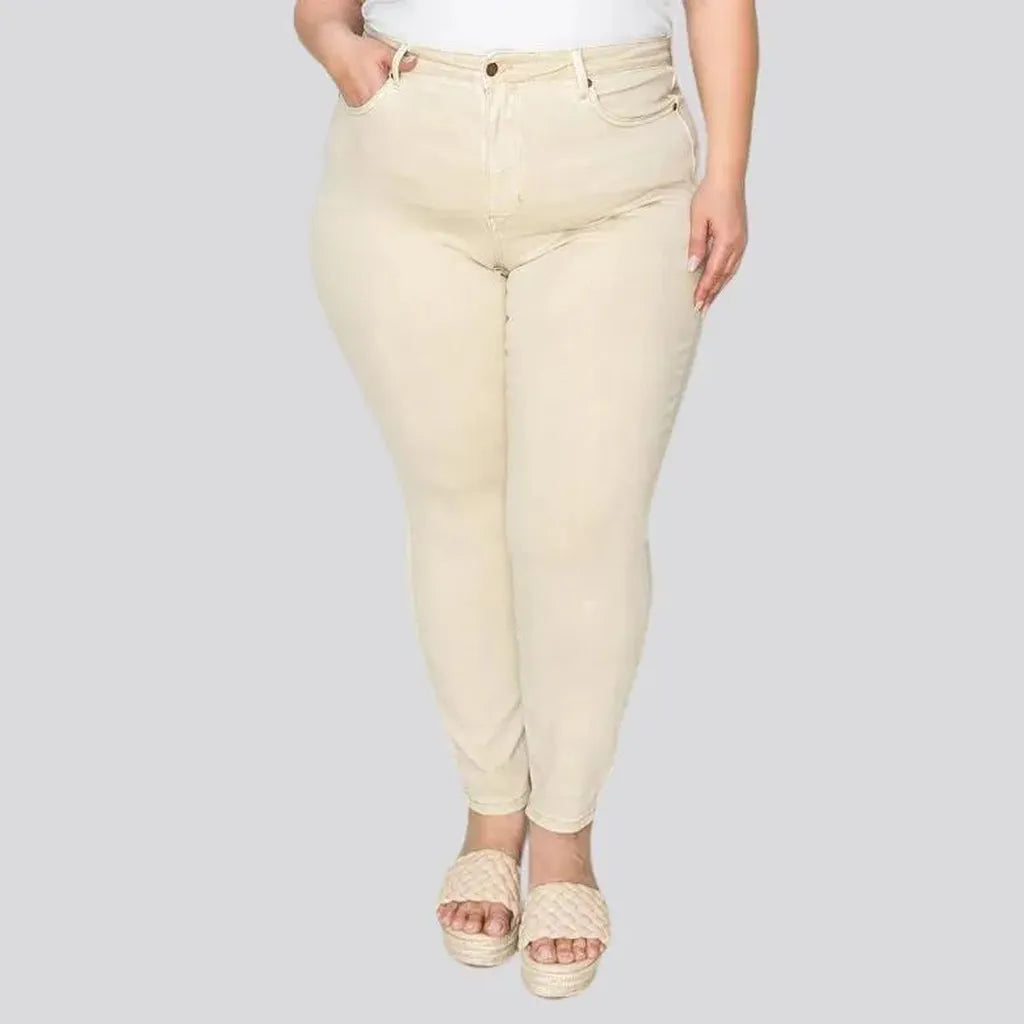 Plus-size high-waist jeans
 for women