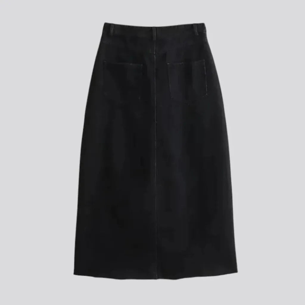 Monochrome raw hem denim skirt