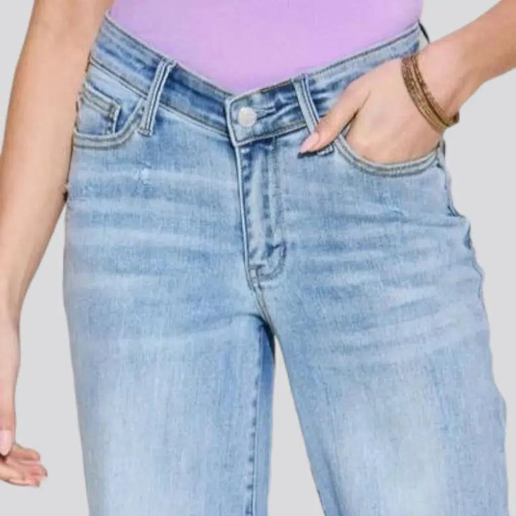 Light-wash women's whiskered jeans
