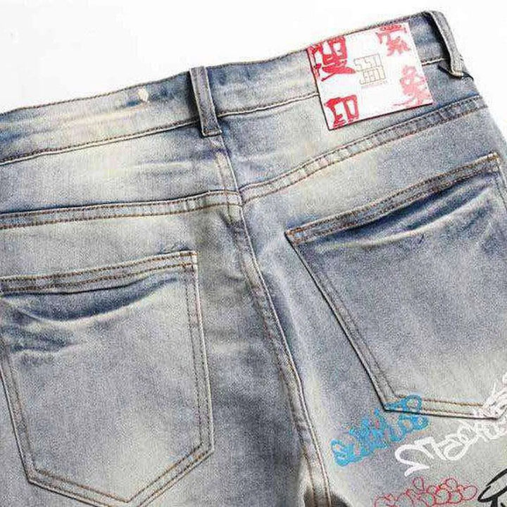 Graffiti print ripped men's jeans