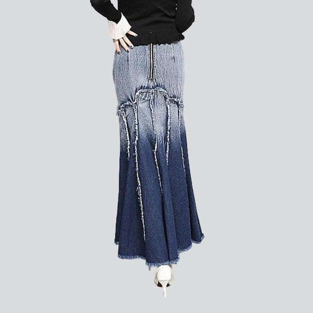 Contrast color embroidered denim skirt