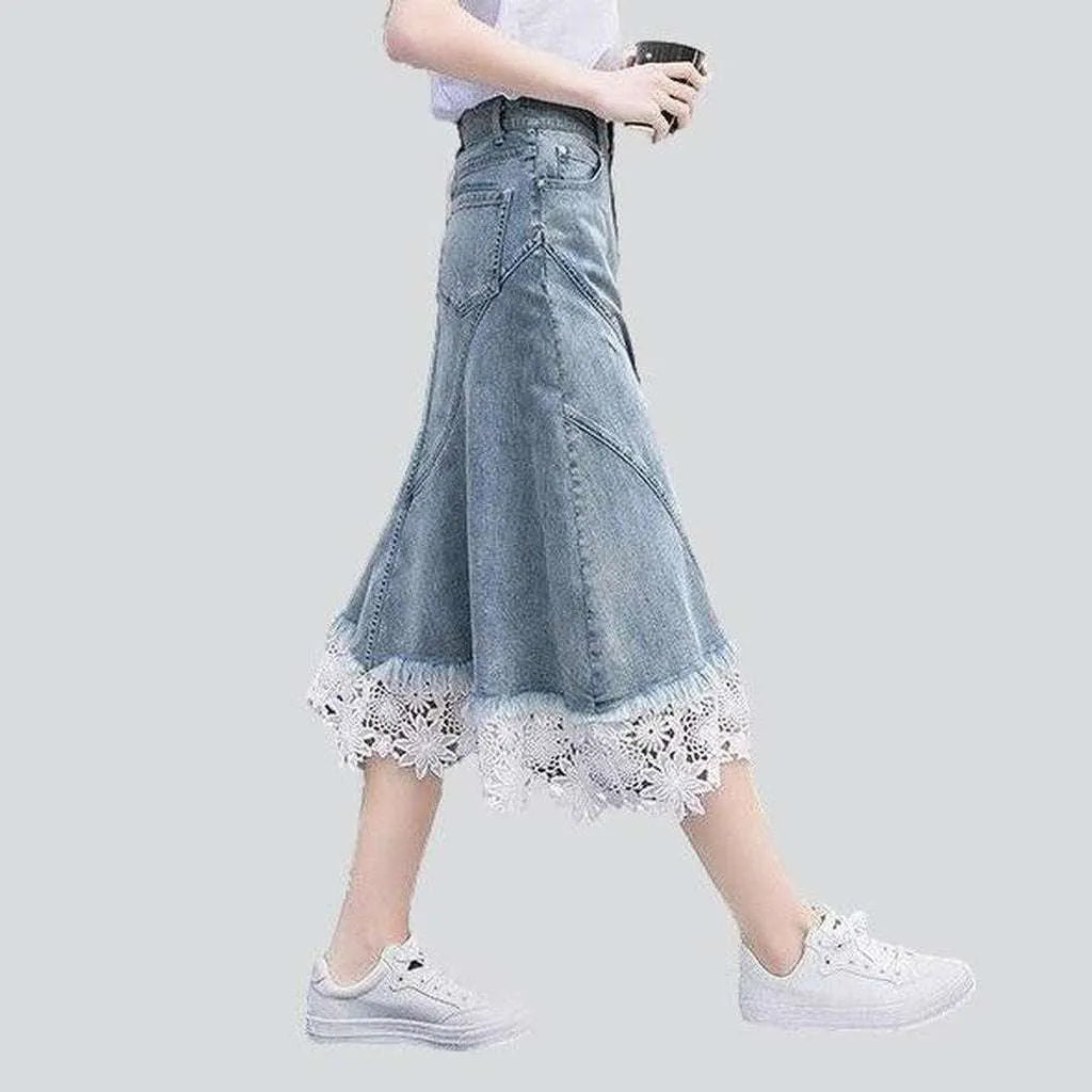 Denim skirt decorated with lace