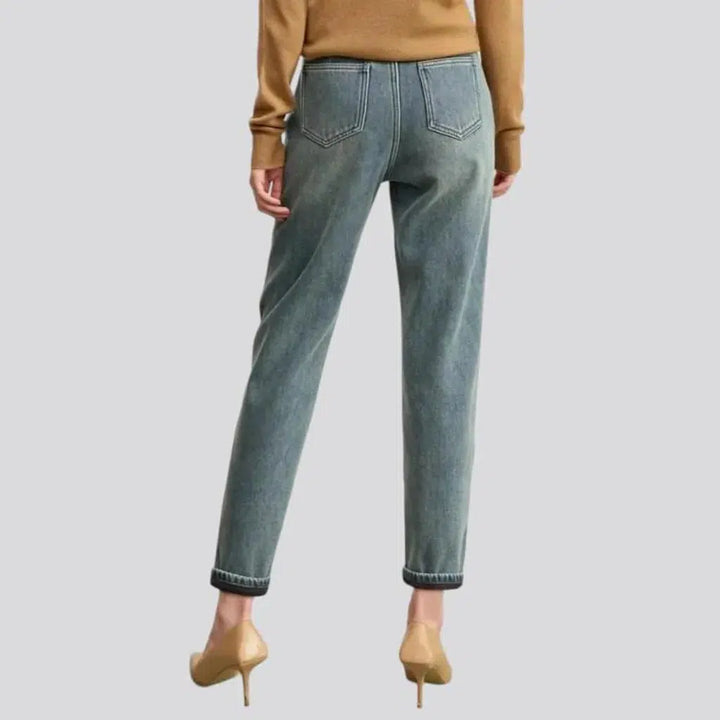 Medium-wash insulated jeans
 for ladies