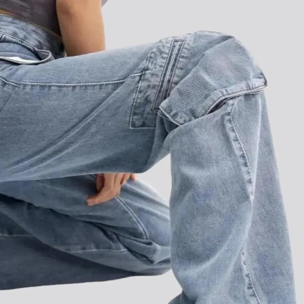 High-waist women's voluminous jeans
