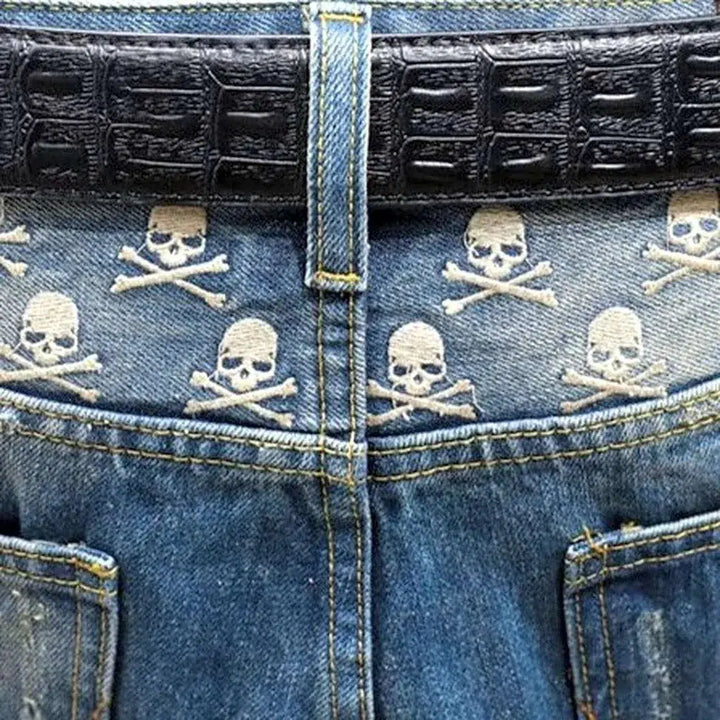 Small skulls embroidery jeans
 for men