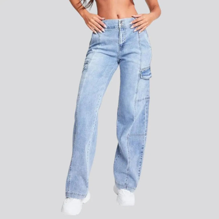 Light-wash mid-waist jeans
 for ladies