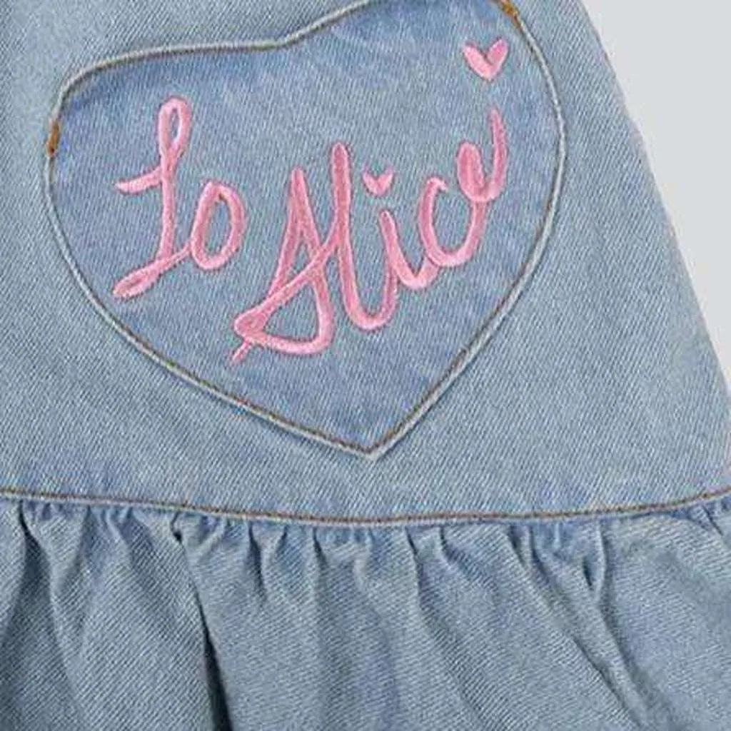 Heart embroidery fills denim skirt