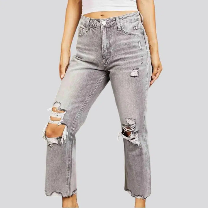 Light-grey cutoff-bottoms jeans
