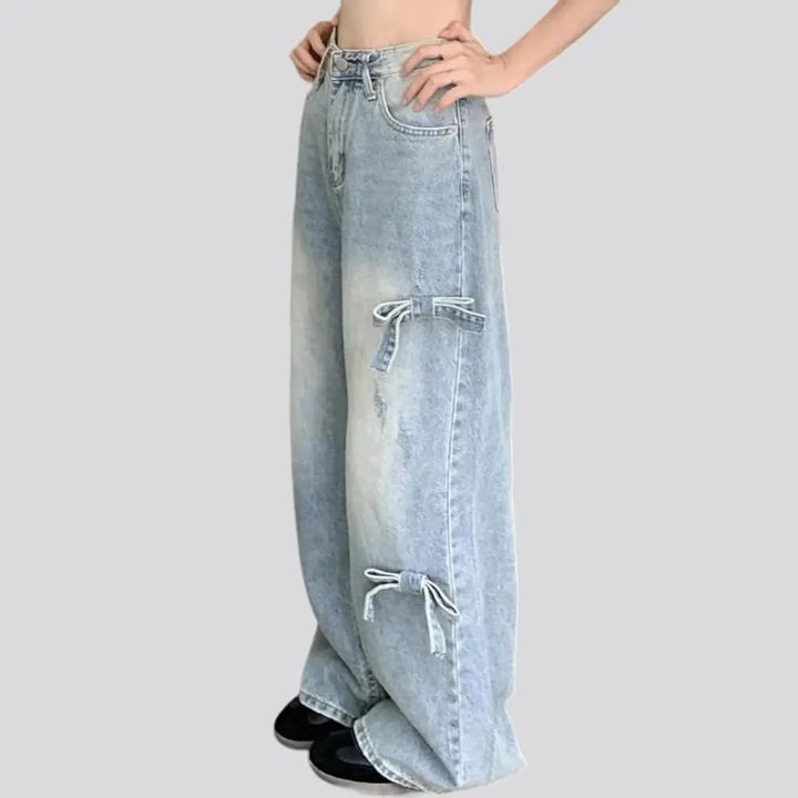 Light-wash women's mid-waist jeans