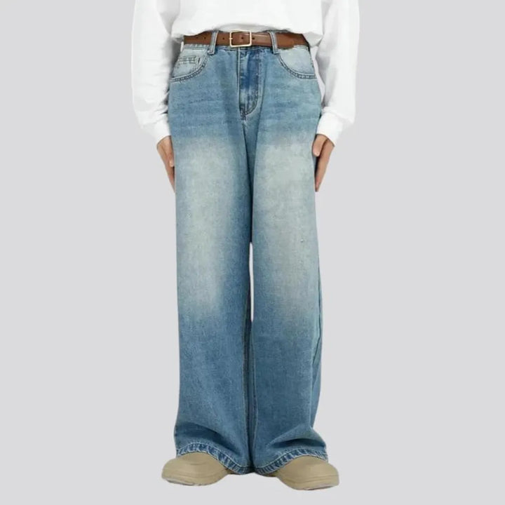 Fashionable baggy-fit 90s men's jeans