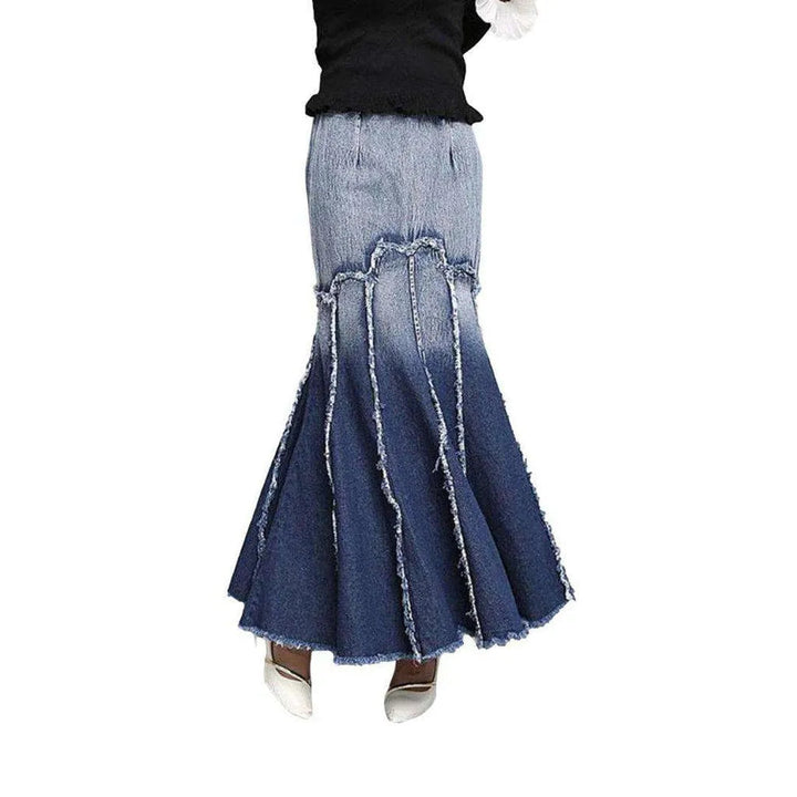 Contrast color embroidered denim skirt