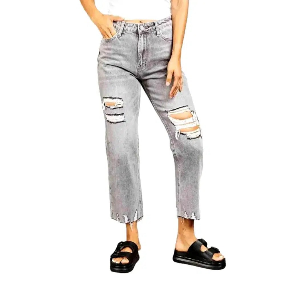 Cutoff-bottoms grunge jeans
 for ladies