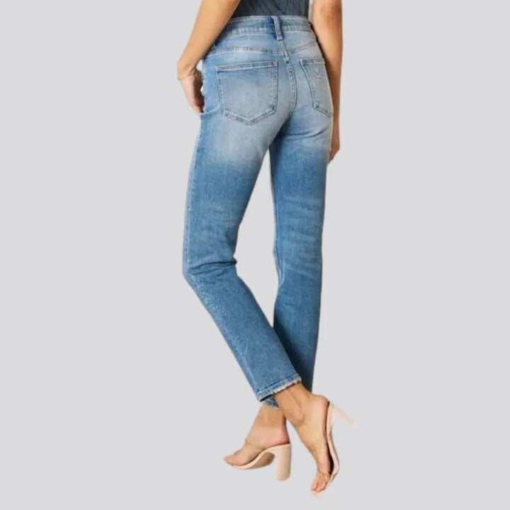Sanded women's distressed jeans