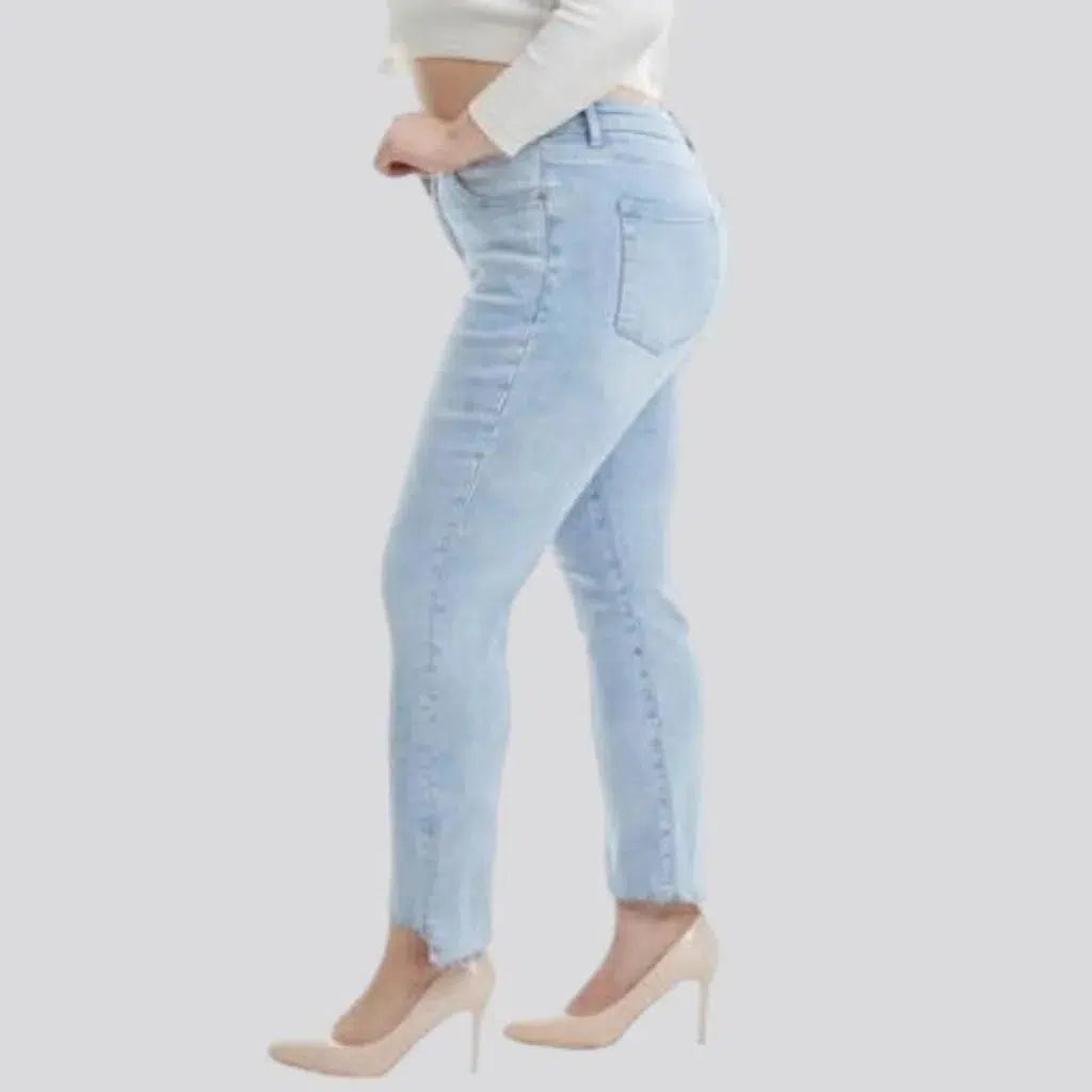 Highly-stretchy straight jeans
 for women