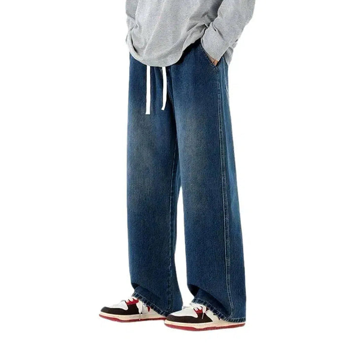Elevated men's waistline jeans