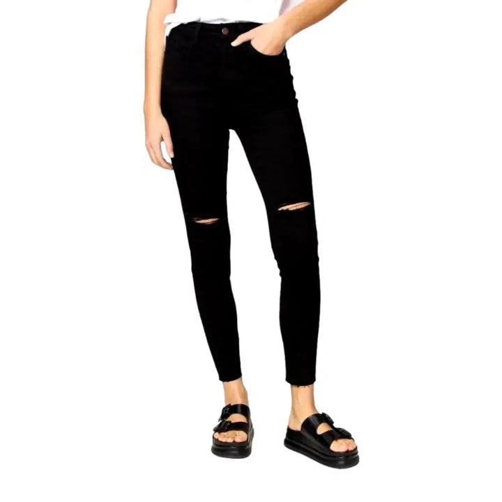 High-waist ripped jeans
 for women