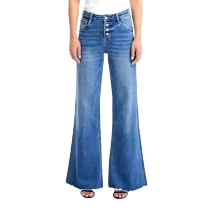 Highly-stretchy medium-wash jeans