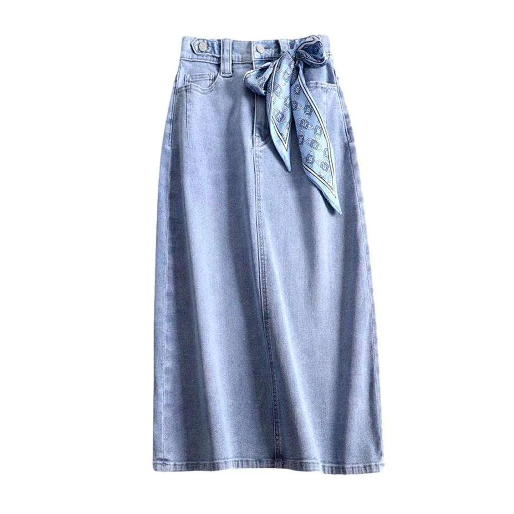 Light denim skirt with rubber