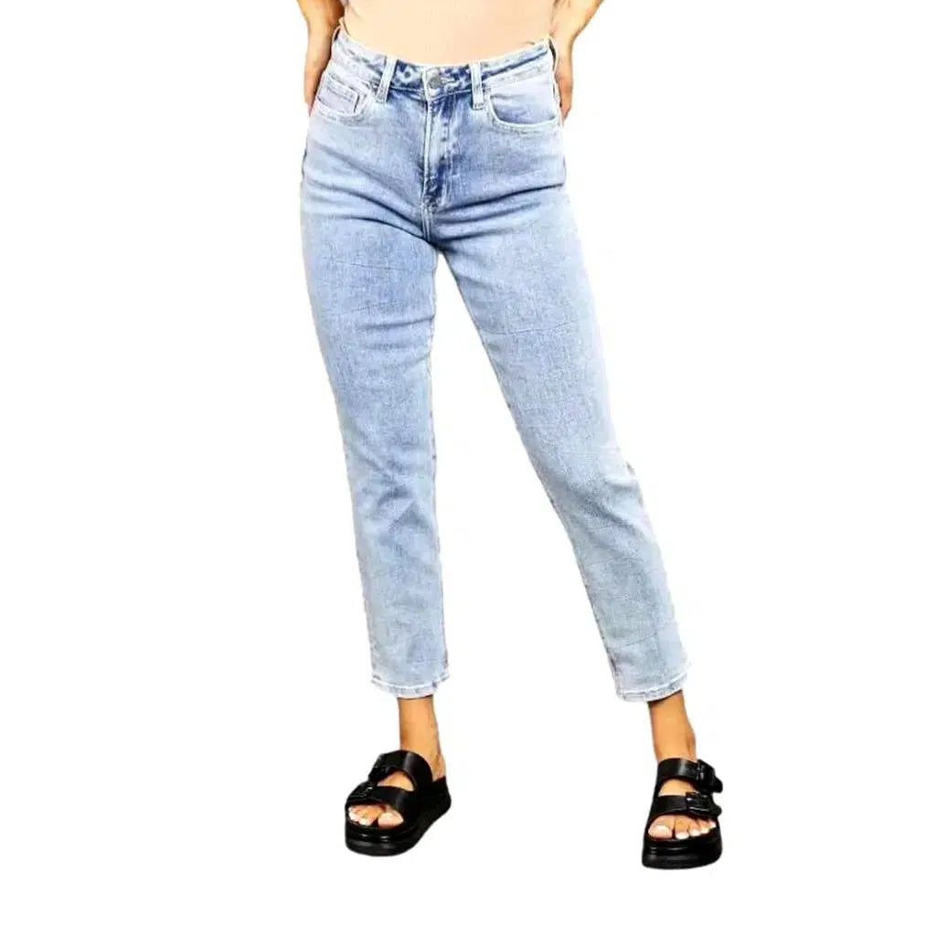 Light-wash casual jeans
 for women