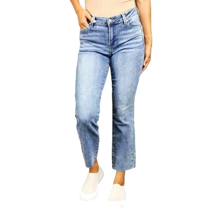 Light-wash women's slim jeans