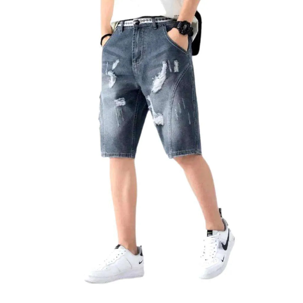 Loose men's ripped denim shorts