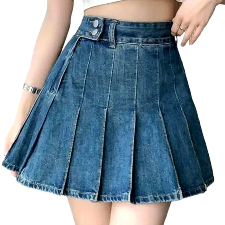 Medium-wash pleated jean skort