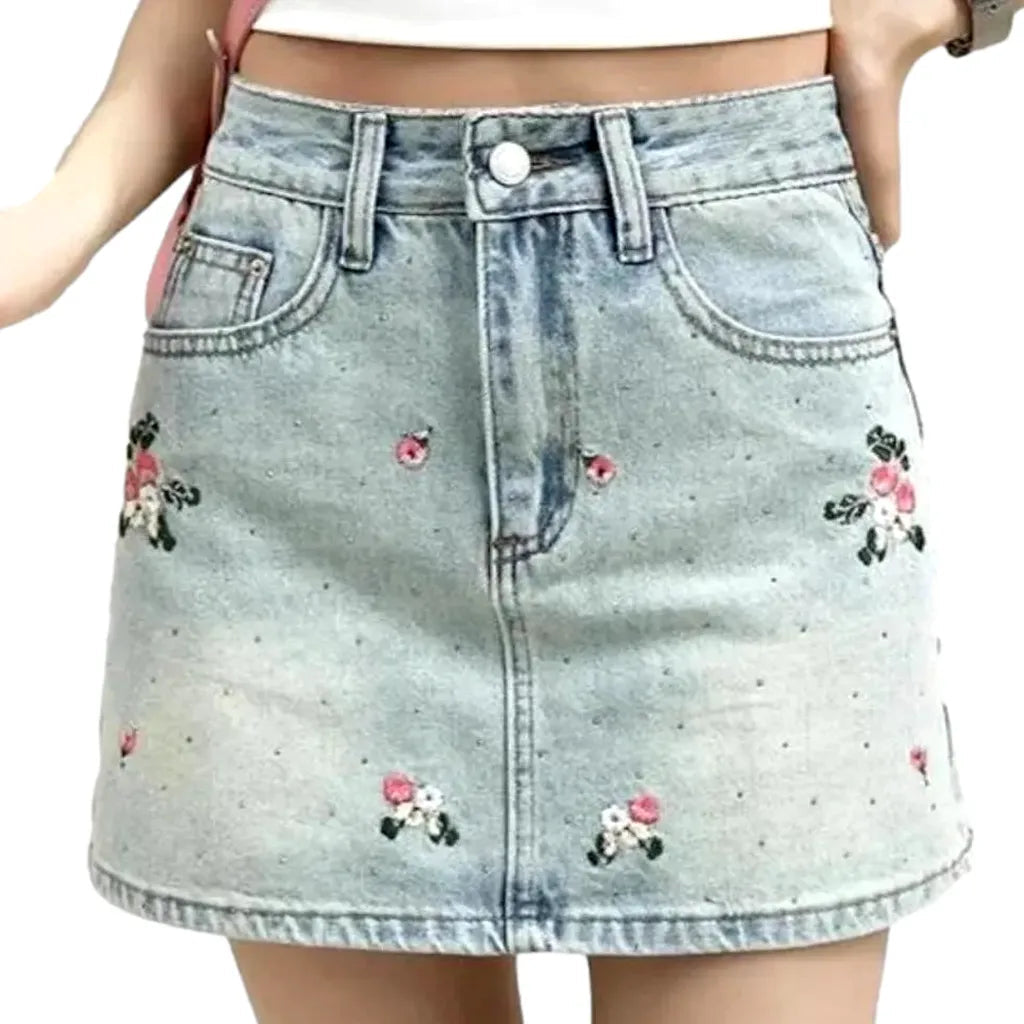Mid-waist embroidered denim skirt