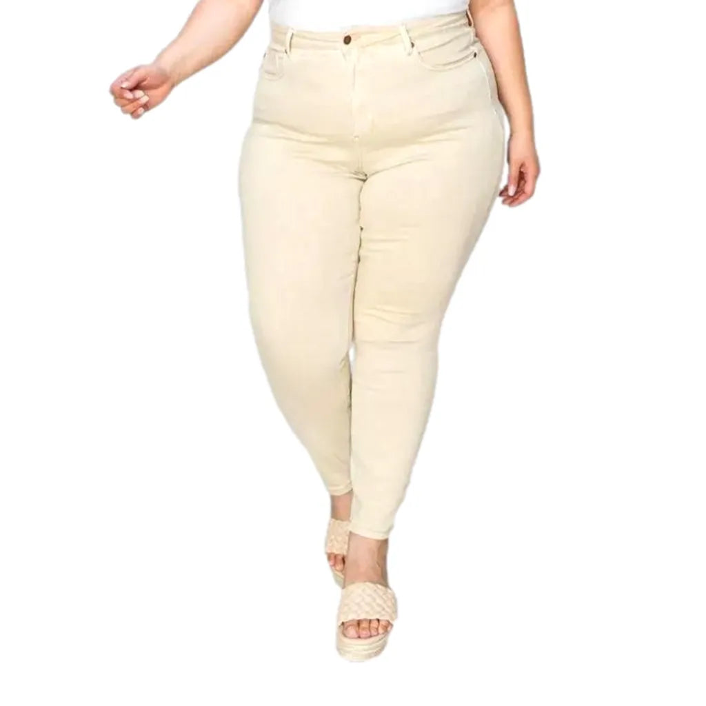 Plus-size high-waist jeans
 for women