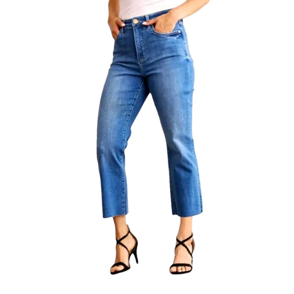 Sanded women's cutoff-bottoms jeans