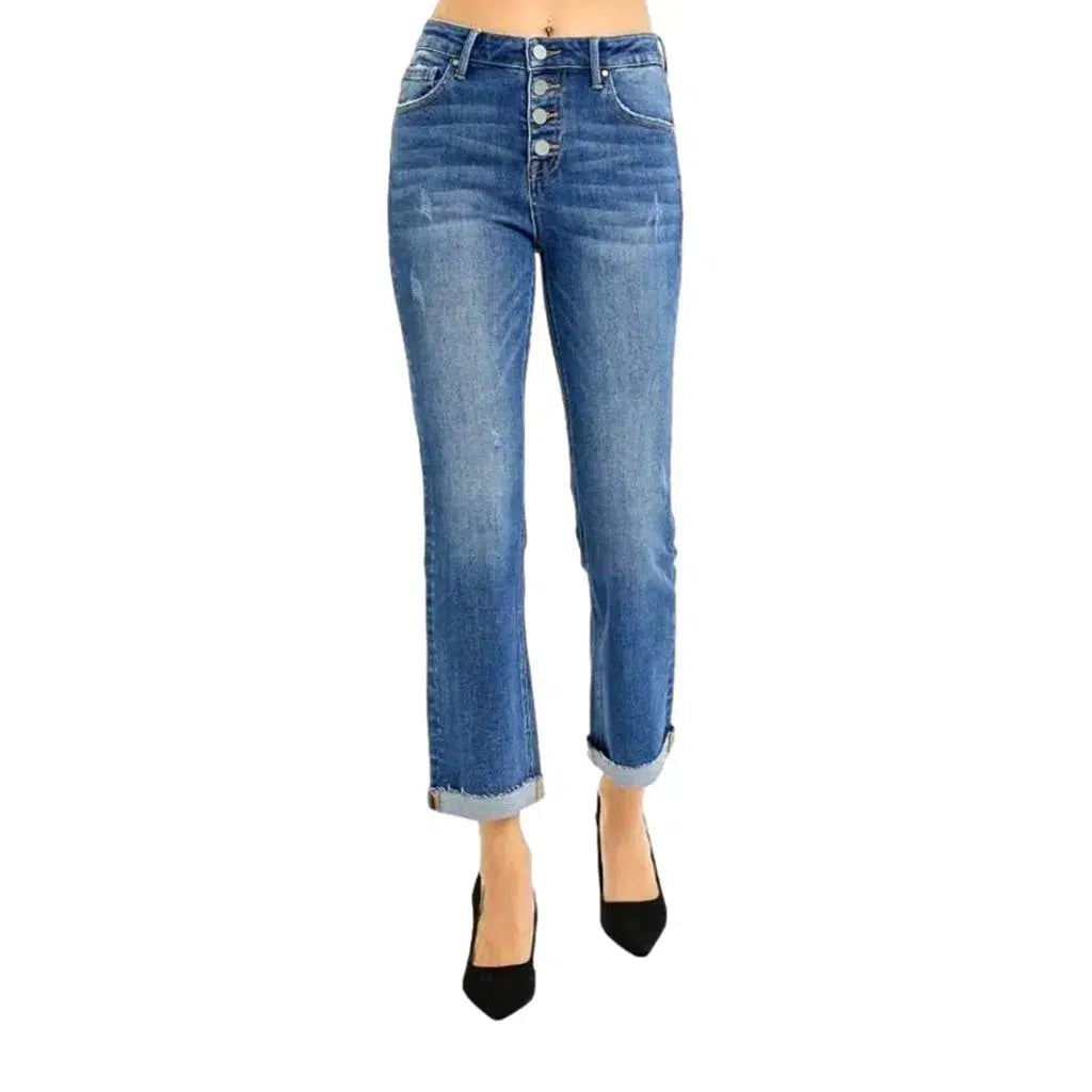 Sanded women's medium-wash jeans