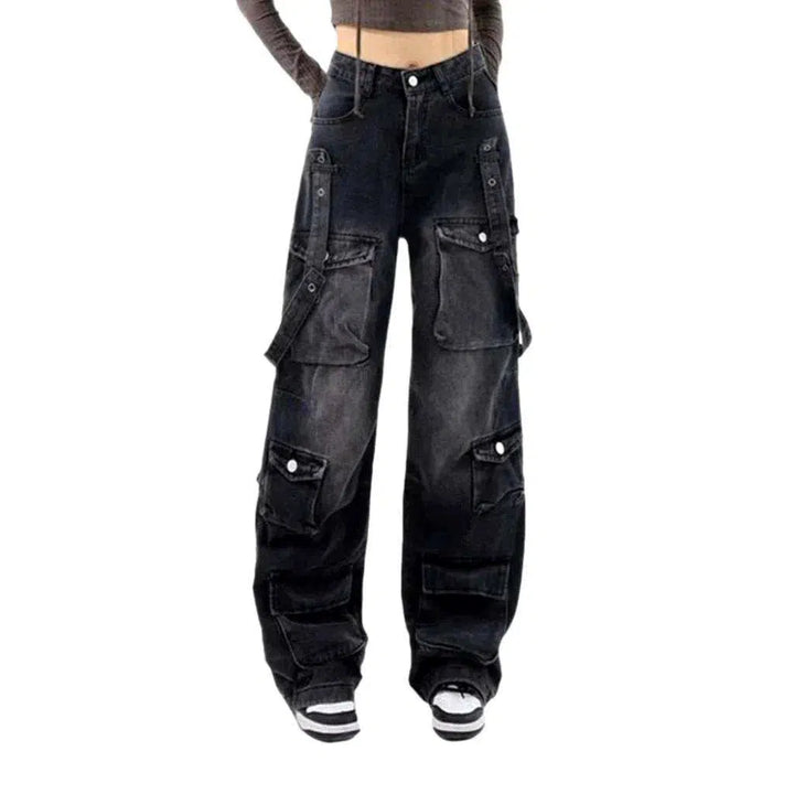 Voluminous women's pockets jeans
